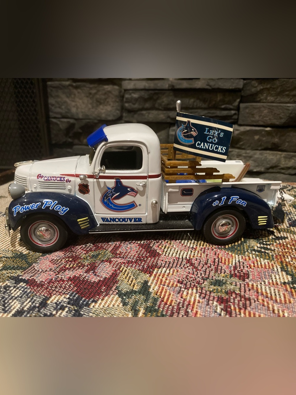 Danbury Mint Vancouver Canucks 1940s Style Pickup Truck